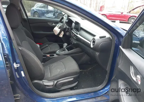 2021 Kia Forte Lxs z USA, uszkodzony, nr VIN 3KPF24AD9ME388727